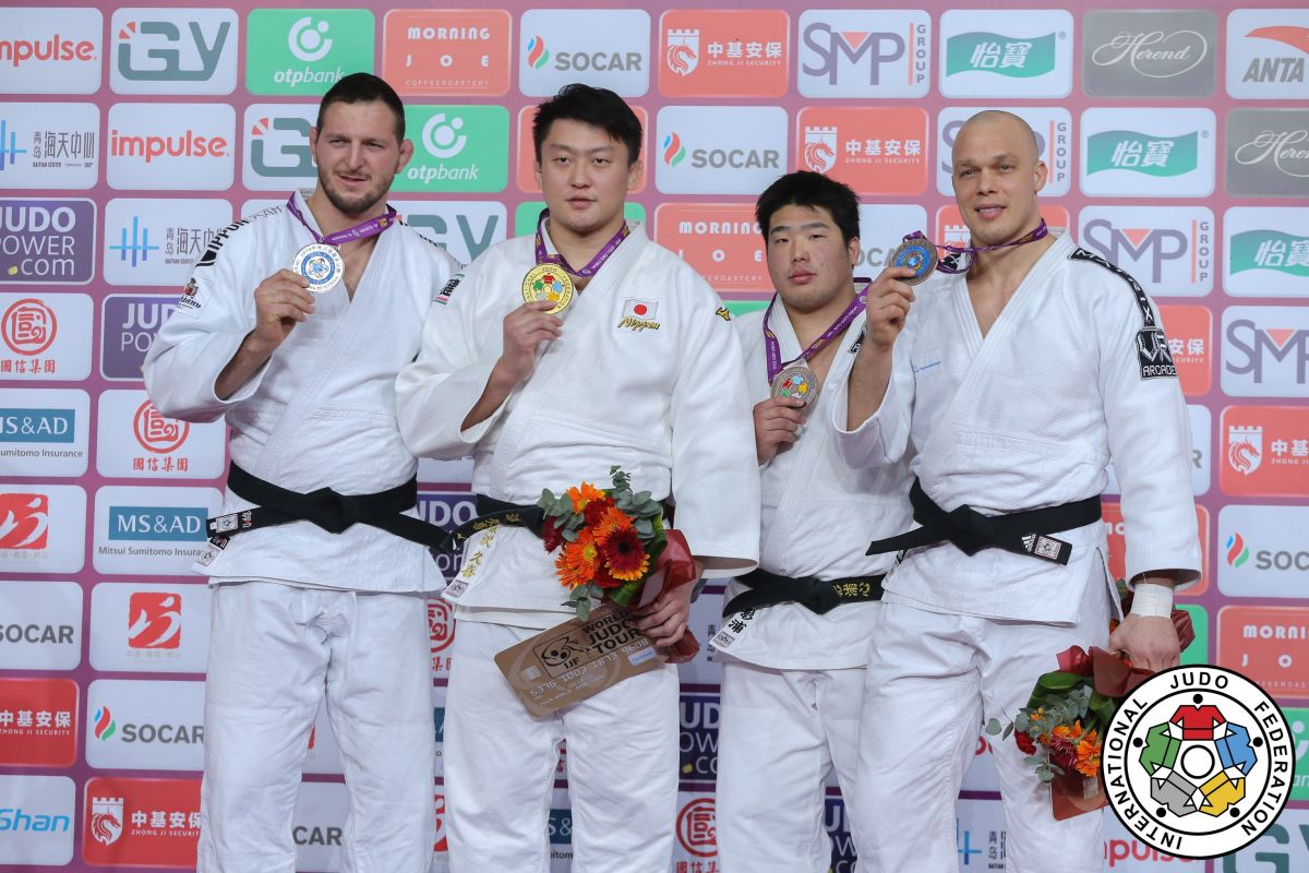 20191214_ijfmasters_ijf_final_101_medal_100kg2_podium_krpalek_lukas_harasawa_hisayoshi