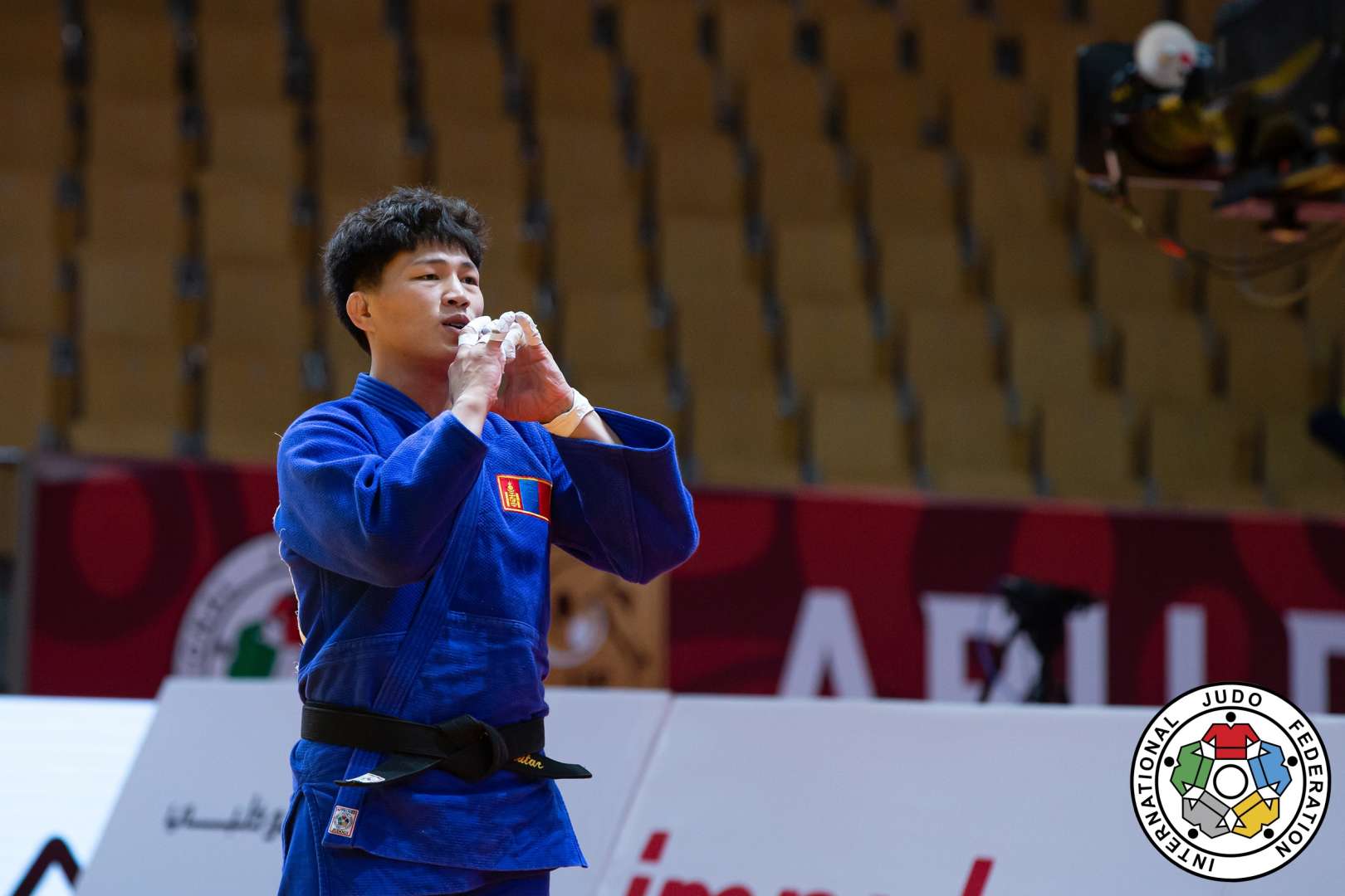 264_20211127_abudhabi_ijf_day2_73kg_final_uzb_turaev_vs_mgl_tsend_ochir_c_edf